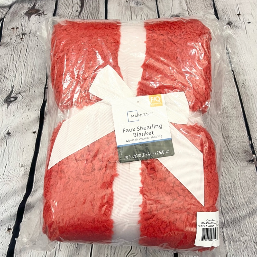 NEW Mainstays Faux Shearling Blanket
Color Red KING AND FULL/QUEEN - Picture 5 of 5